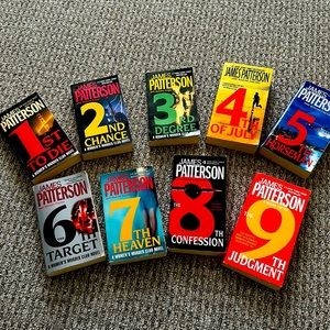 James Patterson A womens murder club series! Amazing quick reads